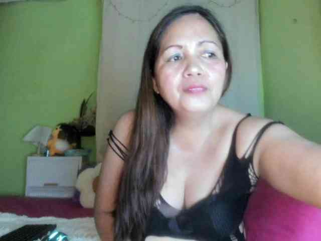 RoseTinz45 webcam