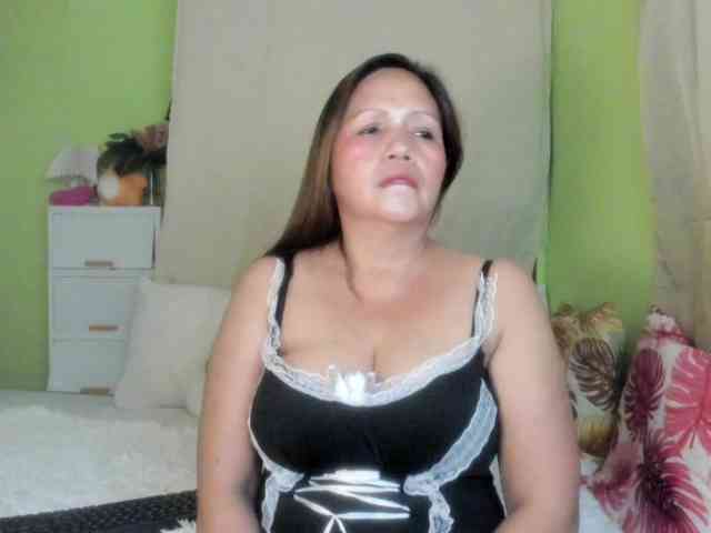 RoseTinz45 webcam