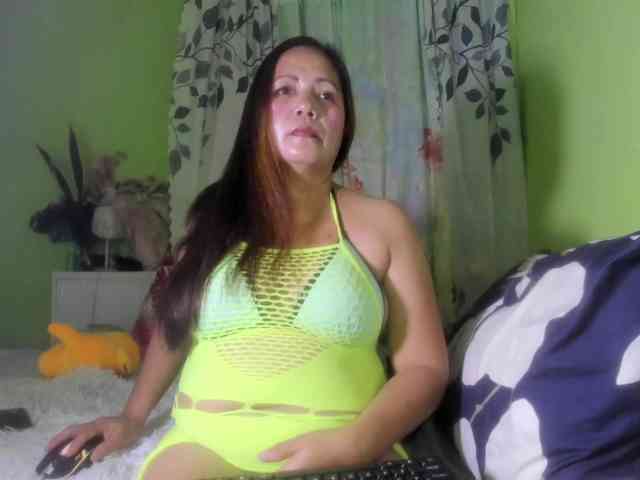 RoseTinz45 Live Webcam on BongaCams