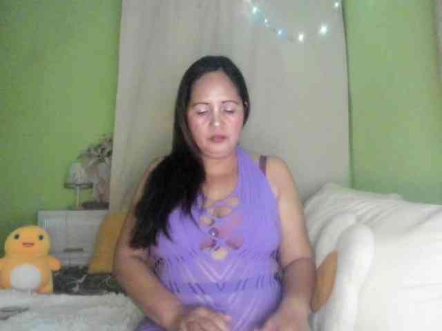 RoseTinz45 webcam