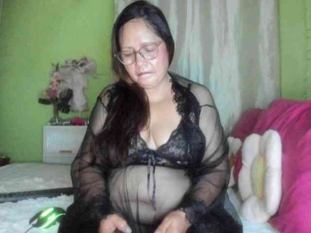 RoseTinz45 webcam