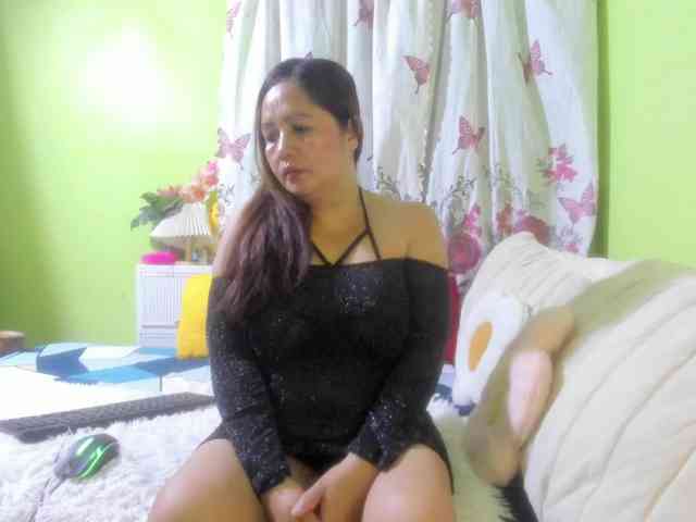 RoseTinz45 webcam