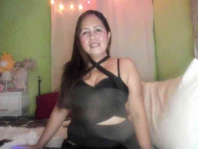 RoseTinz45 webcam