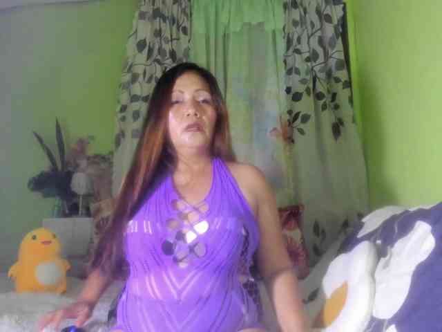 RoseTinz45 Live Webcam on BongaCams