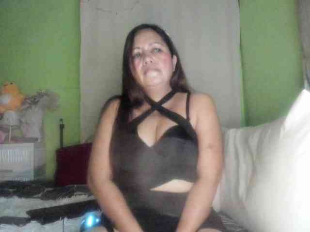 RoseTinz45 webcam