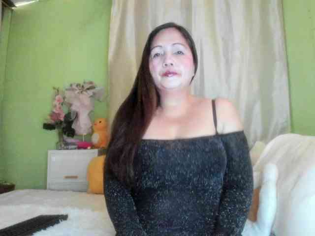 RoseTinz45 webcam