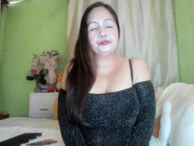 RoseTinz45 webcam