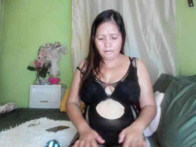 RoseTinz45 webcam
