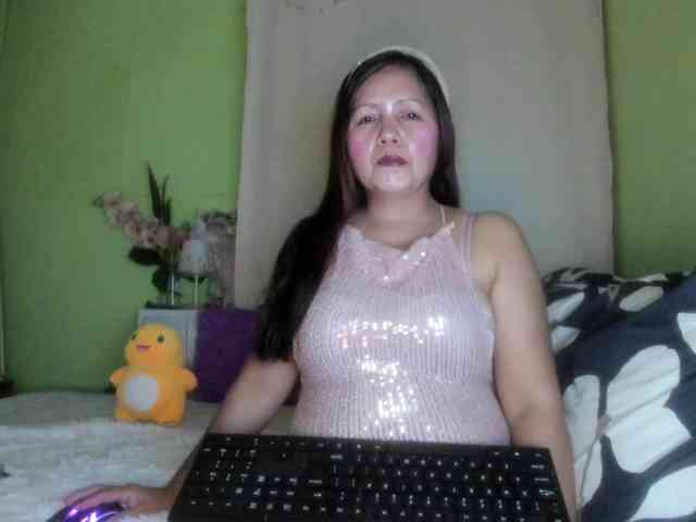 RoseTinz45 webcam