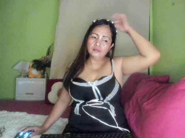 RoseTinz45 Live Webcam on BongaCams