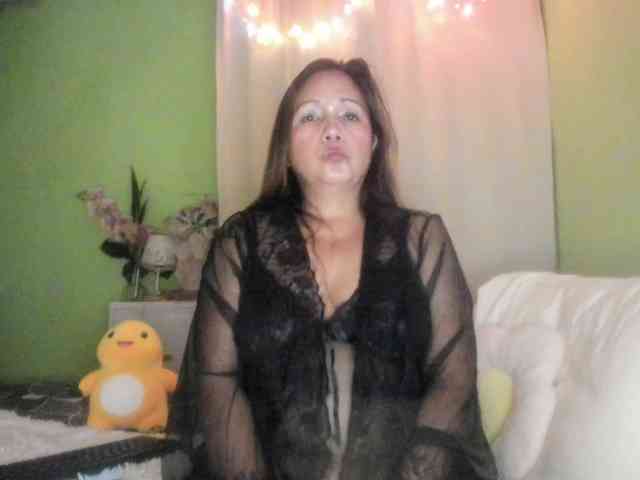 RoseTinz45 webcam