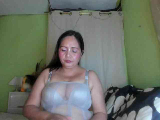 RoseTinz45 webcam