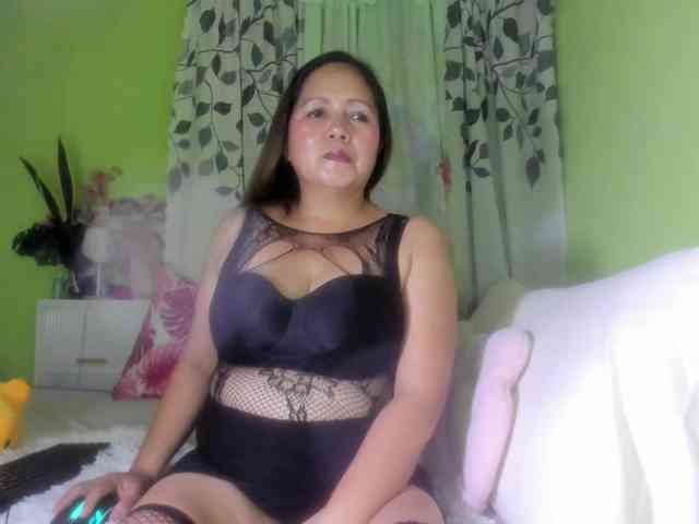RoseTinz45 webcam