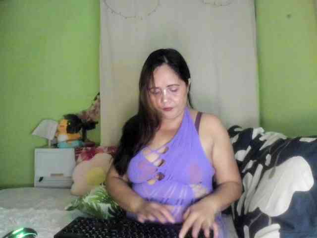 RoseTinz45 webcam