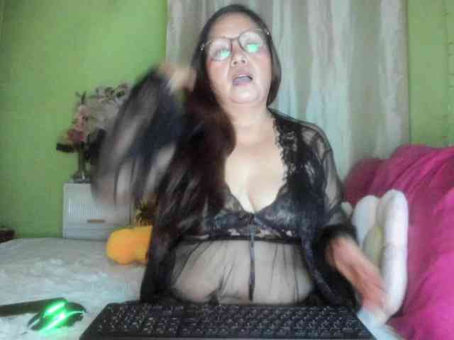 RoseTinz45 webcam