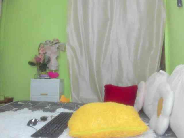 RoseTinz45 webcam
