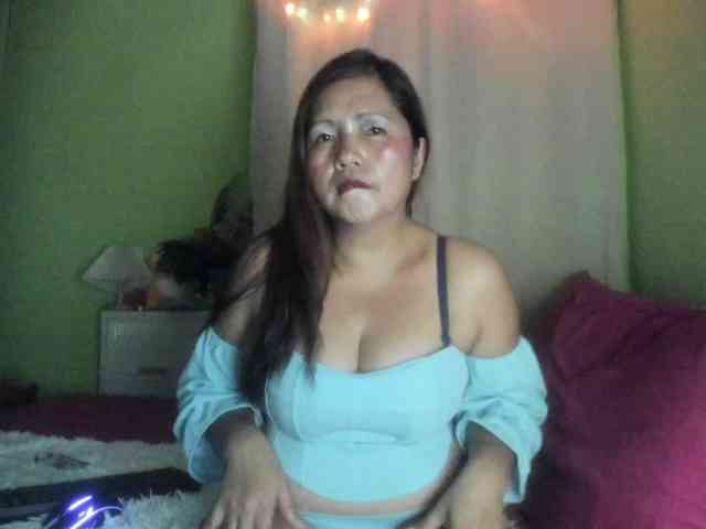 RoseTinz45 webcam