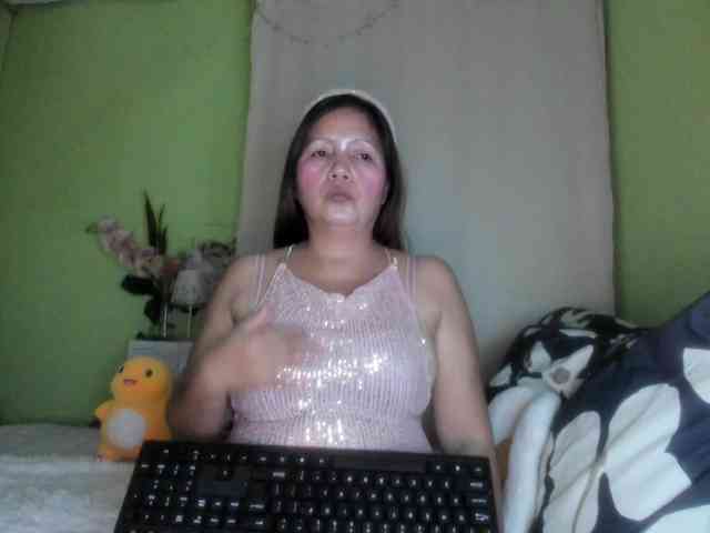 RoseTinz45 webcam