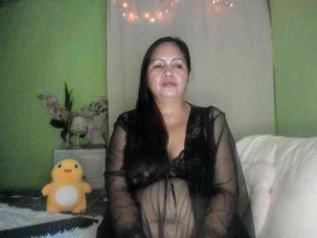 RoseTinz45 webcam