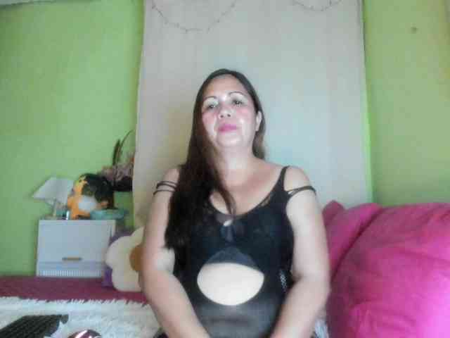 RoseTinz45 webcam