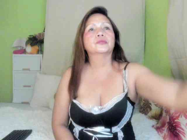 RoseTinz45 webcam