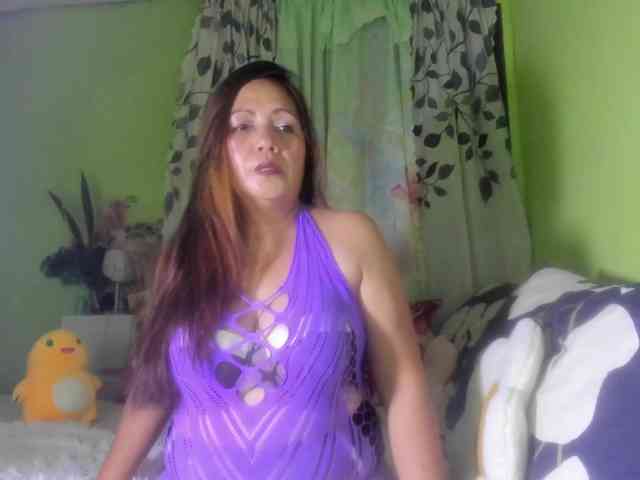 RoseTinz45 webcam