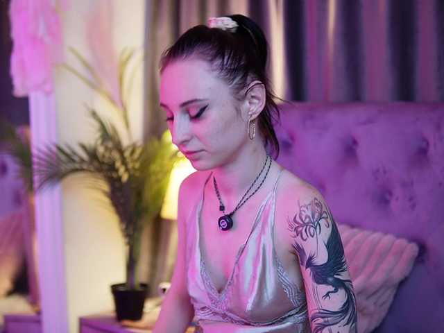SaraiAngel live cam on UnifiedCams