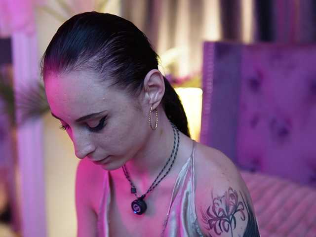SaraiAngel live cam on UnifiedCams