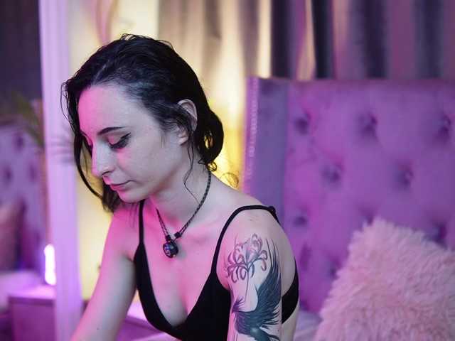 SaraiAngel live cam on BongaCams