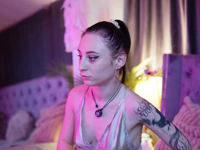 SaraiAngel live cam on UnifiedCams