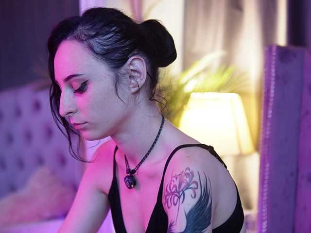 SaraiAngel live cam on BongaCams