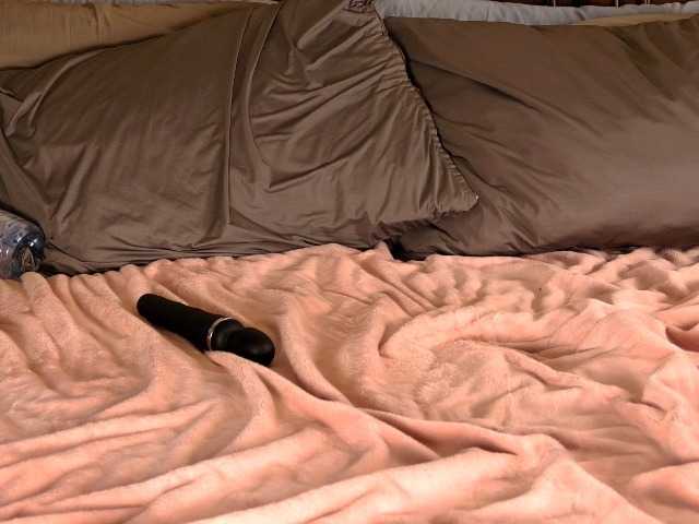 Juicyteacher85 live cam on BongaCams