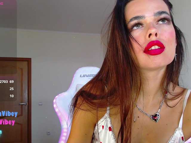 GiaVibey live webcam show