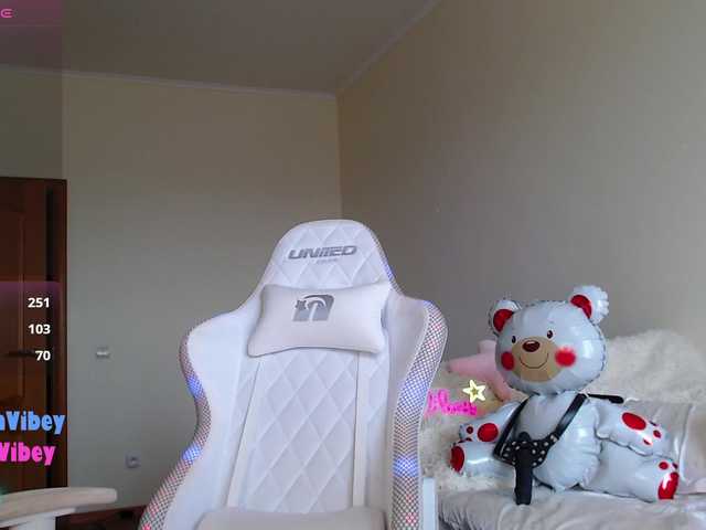 GiaVibey live webcam show