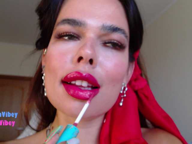GiaVibey live webcam show