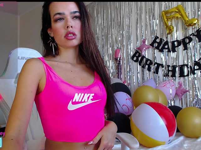 GiaVibey live cam on BongaCams