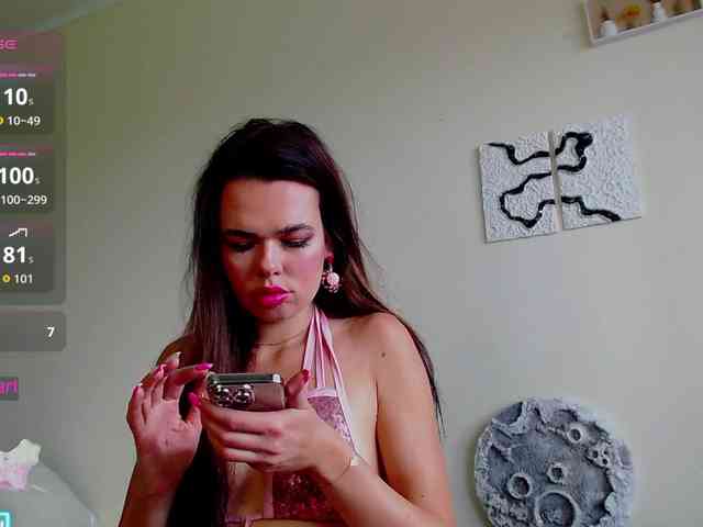Model: GiaVibey