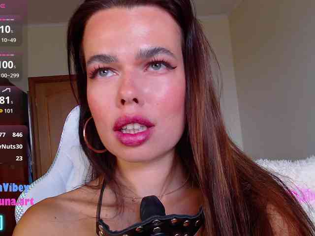 GiaVibey Sex Cam Show