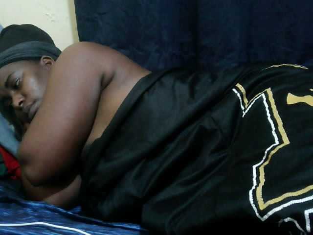 naughty-slender, en directo ahora en BongaCams