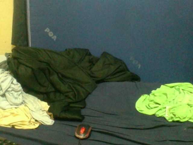 naughty-slender live cam on BongaCams