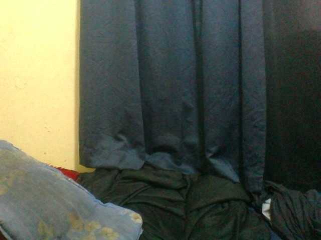 naughty-slender Live Cam su BongaCams