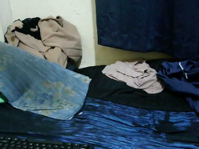 naughty-slender live cam on BongaCams