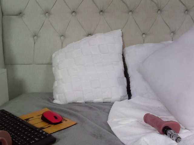 CarolSlut1985's BongaCams show and profile