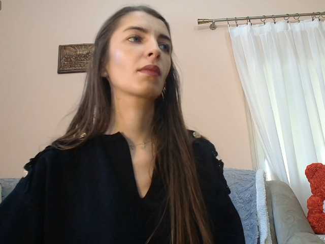 ella-myst, en directo ahora en BongaCams