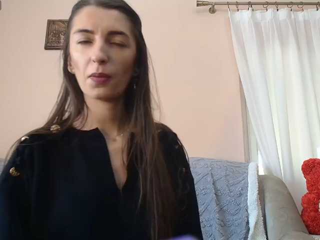 ella-myst, en vivo ahora en BongaCams