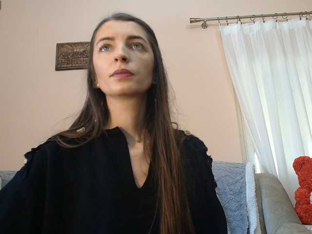 ella-myst, en directo ahora en BongaCams