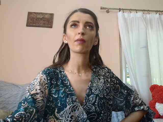ella-myst webcam