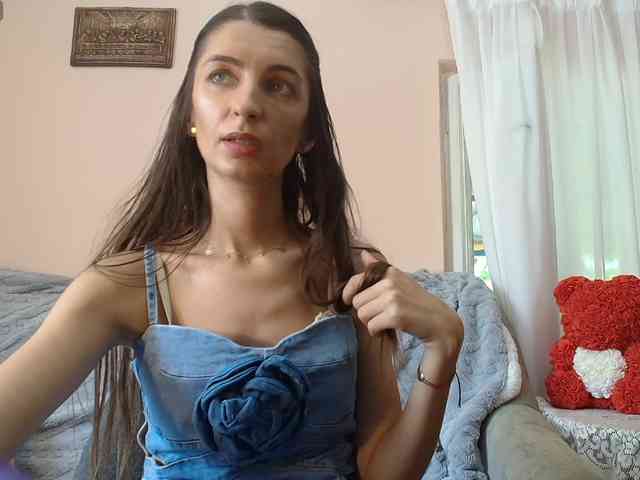 ella-myst webcam