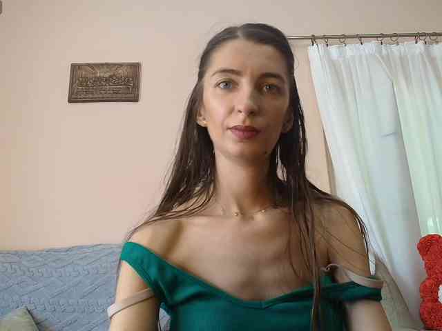 ella-myst webcam