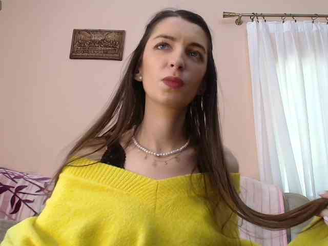 ella-myst webcam